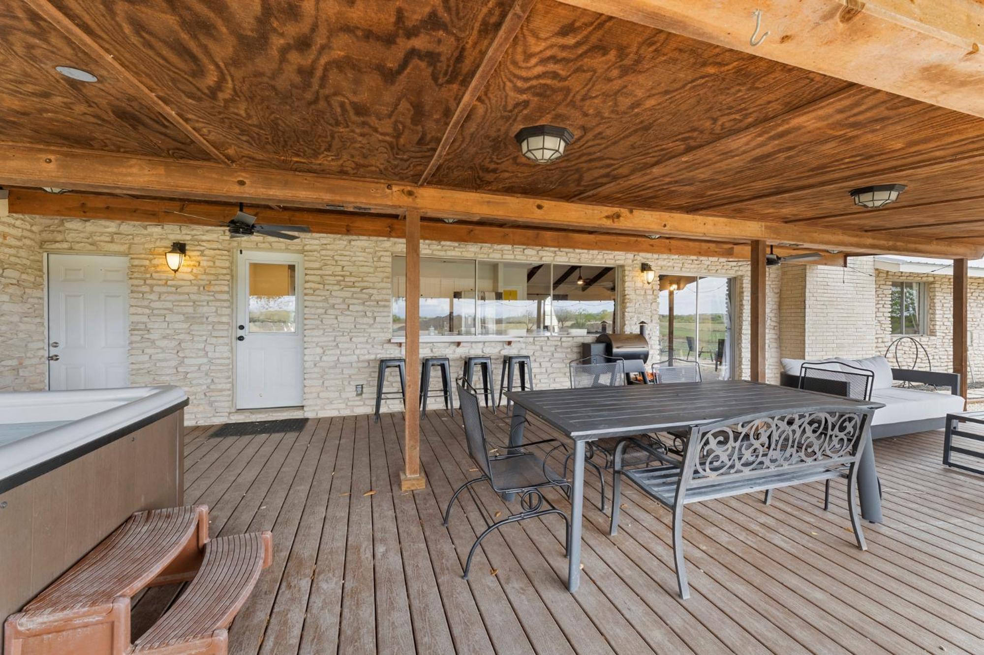 Farm Retreat With Jacuzzi, Fire Pit, Mini Goats, Mini Ponies And Mini Cows Villa San Marcos Room photo