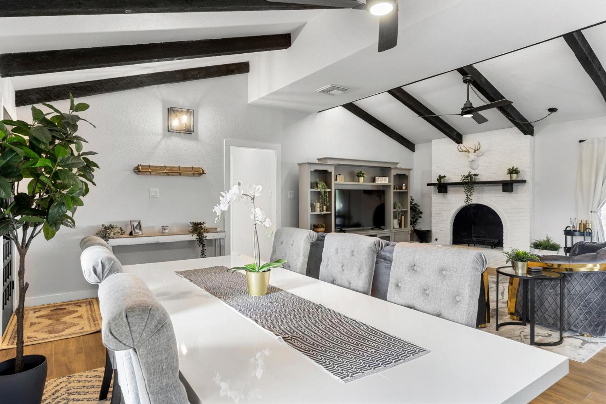 Farm Retreat With Jacuzzi, Fire Pit, Mini Goats, Mini Ponies And Mini Cows Villa San Marcos Room photo
